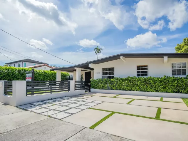Продажа дома по адресу 3500 SW 13th St - фото 8988676