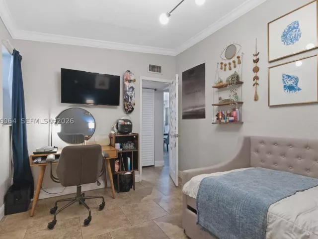 Продажа дома по адресу 3500 SW 13th St - фото 8988714
