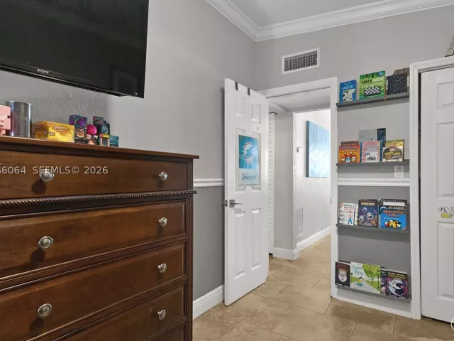Продажа дома по адресу 3500 SW 13th St - фото 8988717