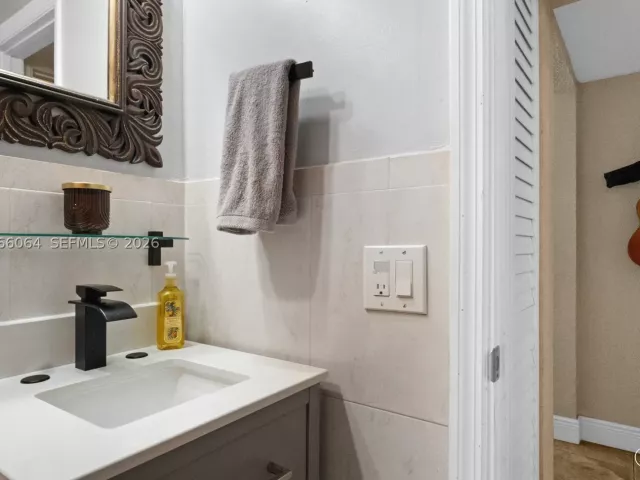 Продажа дома по адресу 3500 SW 13th St - фото 8988718