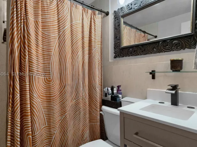 Продажа дома по адресу 3500 SW 13th St - фото 8988720
