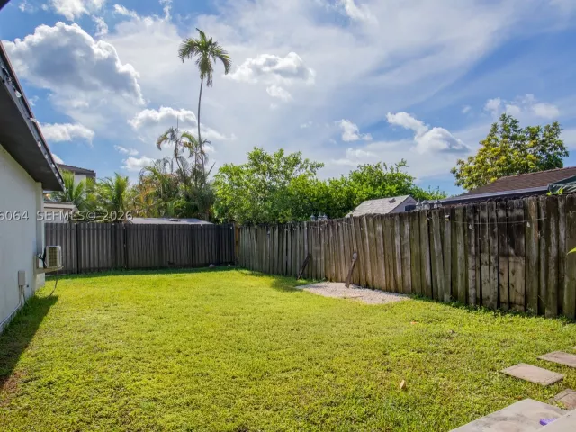 Продажа дома по адресу 3500 SW 13th St - фото 8988722
