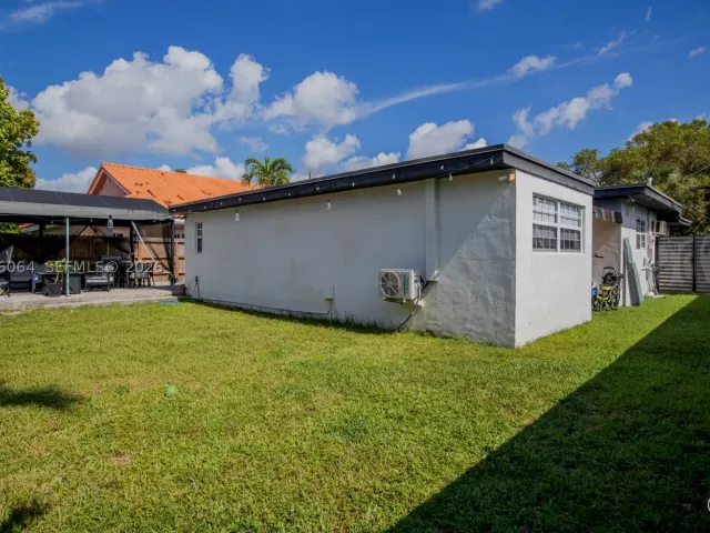 Продажа дома по адресу 3500 SW 13th St - фото 8988727