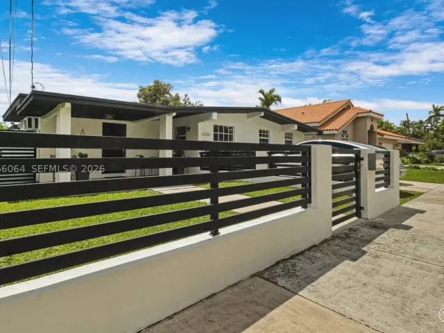 Продажа дома по адресу 3500 SW 13th St - фото 8988735