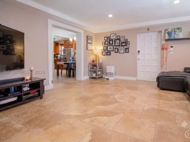 Продажа дома по адресу 3500 SW 13th St - фото 8988678