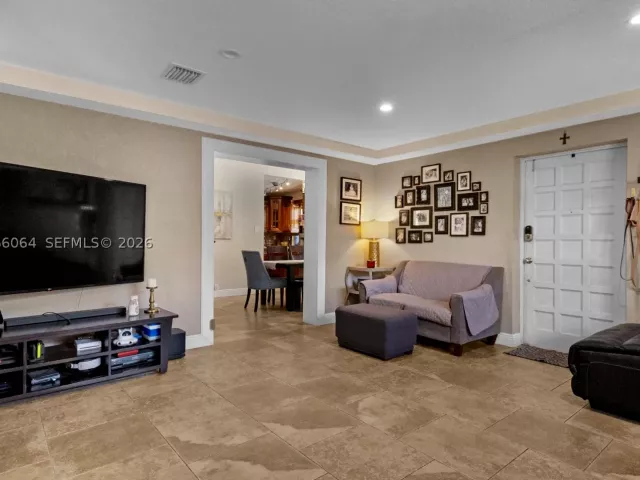 Продажа дома по адресу 3500 SW 13th St - фото 8988681