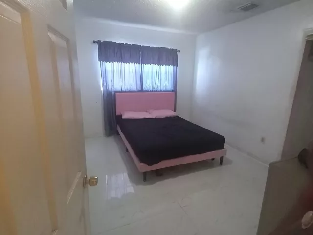 Продажа дома по адресу 3180 NW 49TH Street - фото 9353553