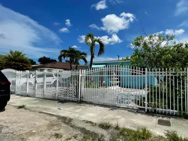 Продажа дома по адресу 3180 NW 49TH Street - фото 9353546