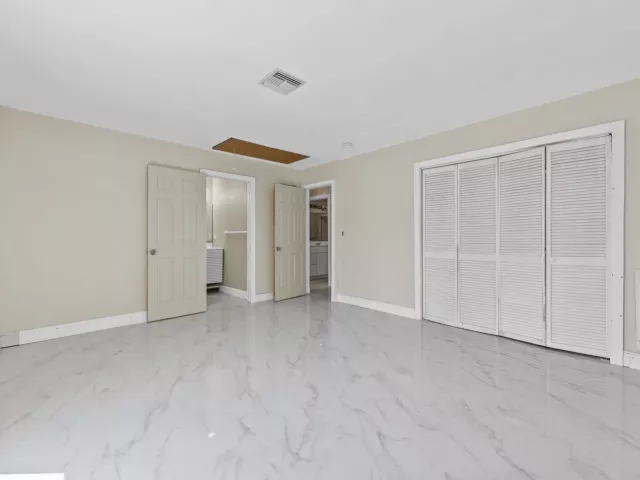 Продажа дома по адресу 1255 SW 15TH Avenue - фото 9281939