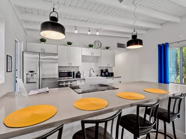 Дом в аренду по адресу 3305 SW 15th Street - фото 9351588