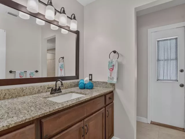 Продажа дома по адресу 760 NW 41st Terrace - фото 9181307