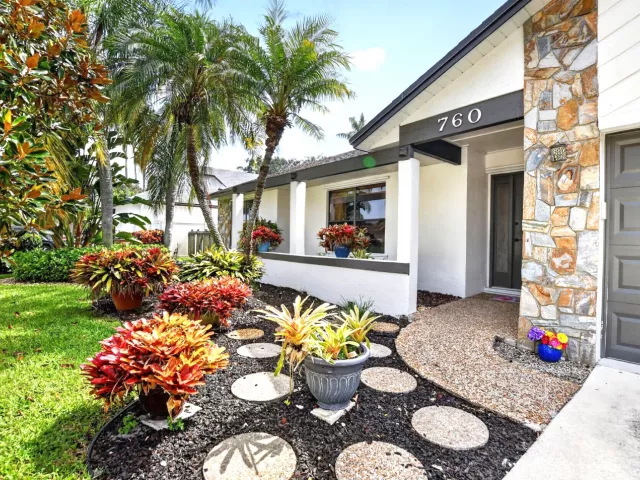 Продажа дома по адресу 760 NW 41st Terrace - фото 9181279