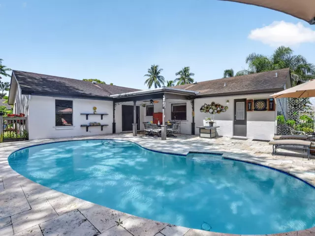 Продажа дома по адресу 760 NW 41st Terrace - фото 9181281
