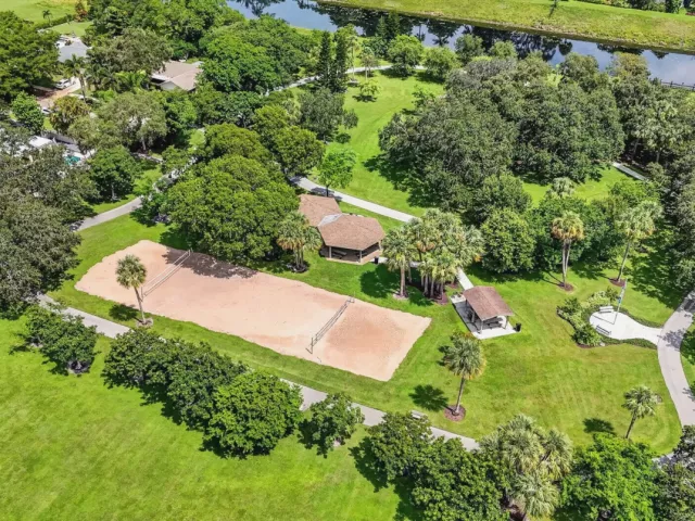 Продажа дома по адресу 760 NW 41st Terrace - фото 9181332