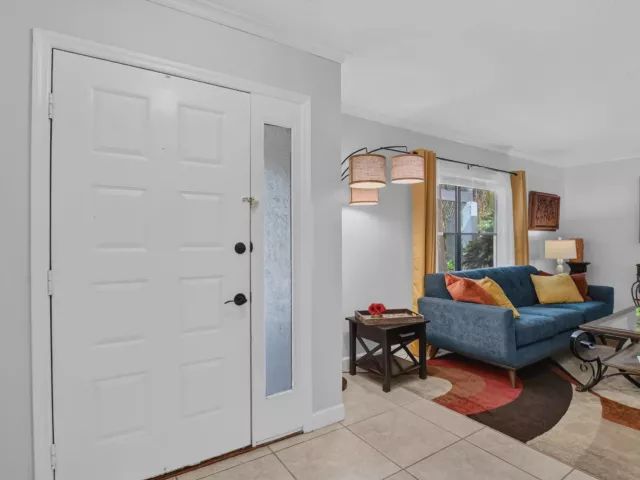 Продажа дома по адресу 760 NW 41st Terrace - фото 9181285