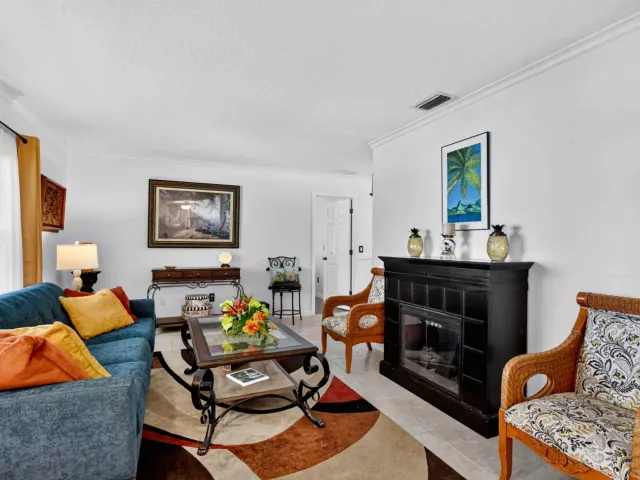 Продажа дома по адресу 760 NW 41st Terrace - фото 9181287