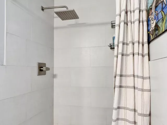 Продажа дома по адресу 13105 NE 13th Avenue - фото 9045969