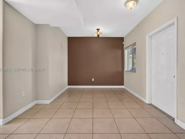 Продажа дома по адресу 6776 SW 22nd St - фото 9259714
