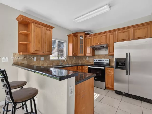 Продажа дома по адресу 6776 SW 22nd St - фото 9259717