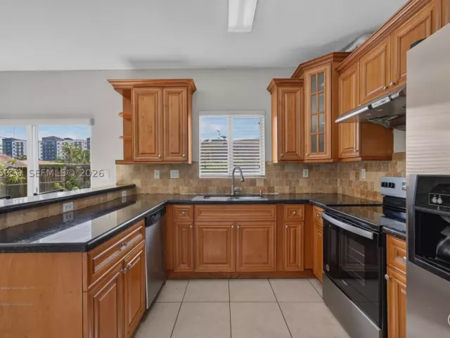 Продажа дома по адресу 6776 SW 22nd St - фото 9259718
