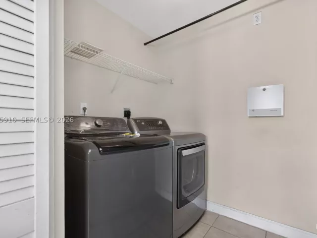 Продажа дома по адресу 6776 SW 22nd St - фото 9259723