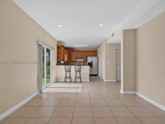 Продажа дома по адресу 6776 SW 22nd St - фото 9259726