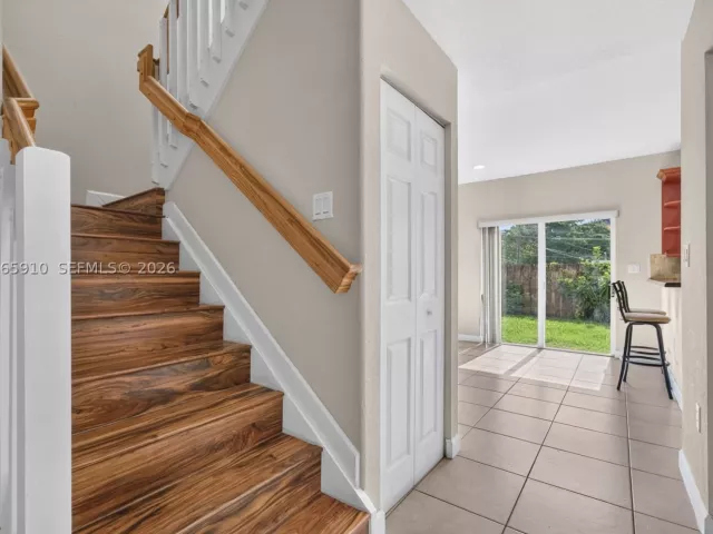 Продажа дома по адресу 6776 SW 22nd St - фото 9259730