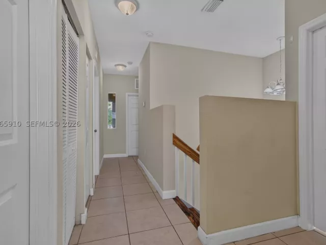 Продажа дома по адресу 6776 SW 22nd St - фото 9259732
