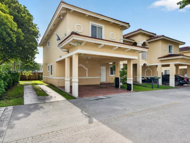 Продажа дома по адресу 6776 SW 22nd St - фото 9259700