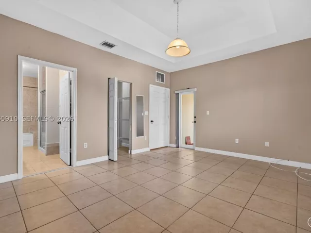 Продажа дома по адресу 6776 SW 22nd St - фото 9259734