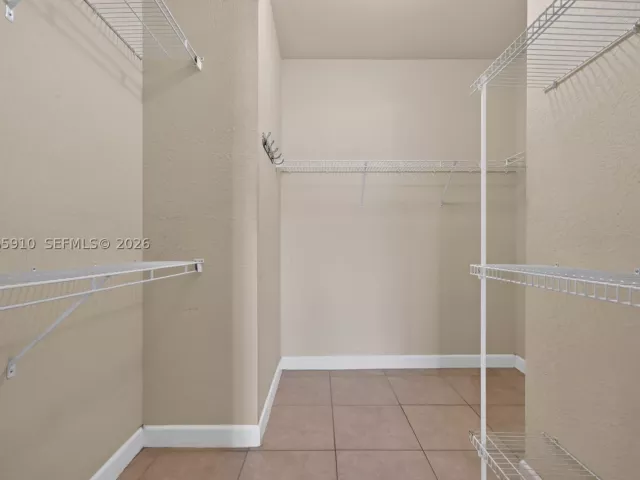 Продажа дома по адресу 6776 SW 22nd St - фото 9259740