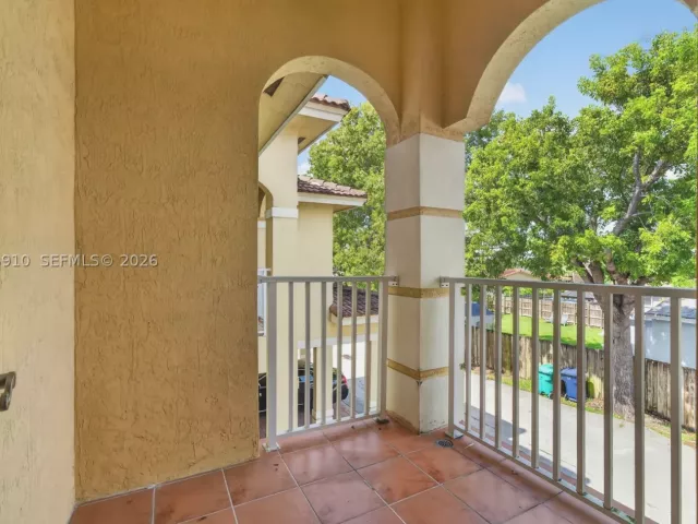 Продажа дома по адресу 6776 SW 22nd St - фото 9259742
