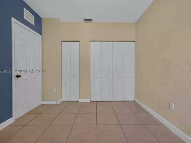 Продажа дома по адресу 6776 SW 22nd St - фото 9259744