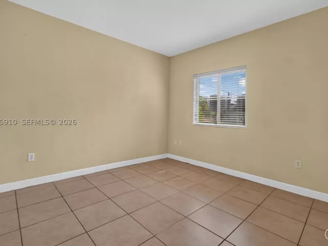 Продажа дома по адресу 6776 SW 22nd St - фото 9259746