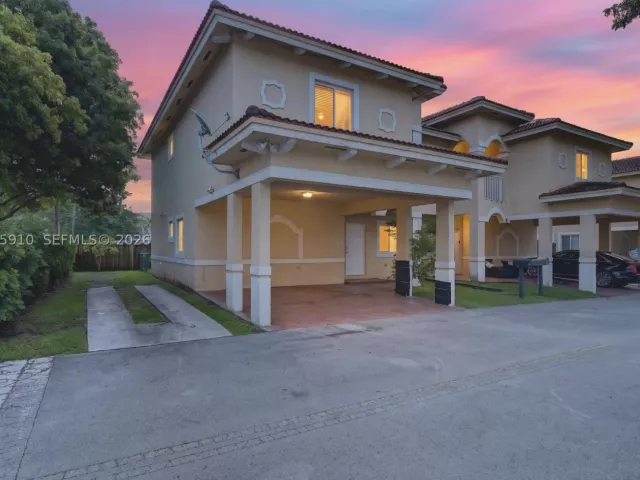 Продажа дома по адресу 6776 SW 22nd St - фото 9259701