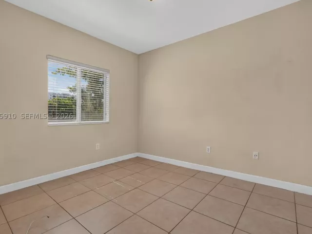 Продажа дома по адресу 6776 SW 22nd St - фото 9259750