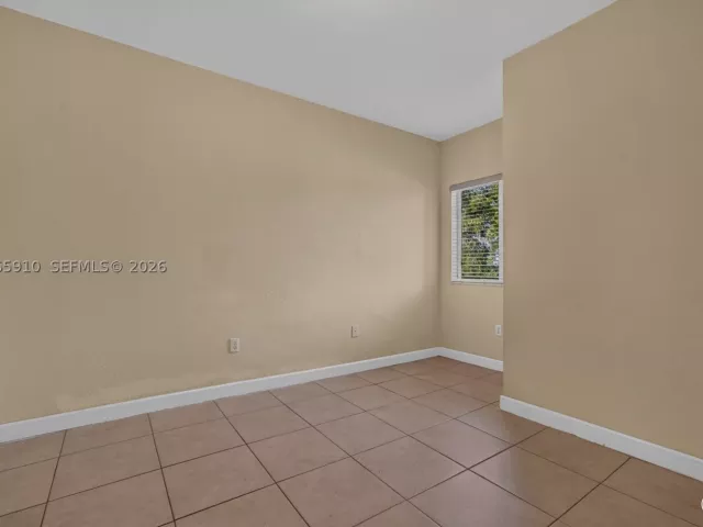 Продажа дома по адресу 6776 SW 22nd St - фото 9259752