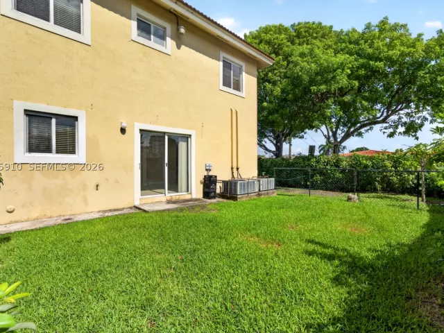 Продажа дома по адресу 6776 SW 22nd St - фото 9259754