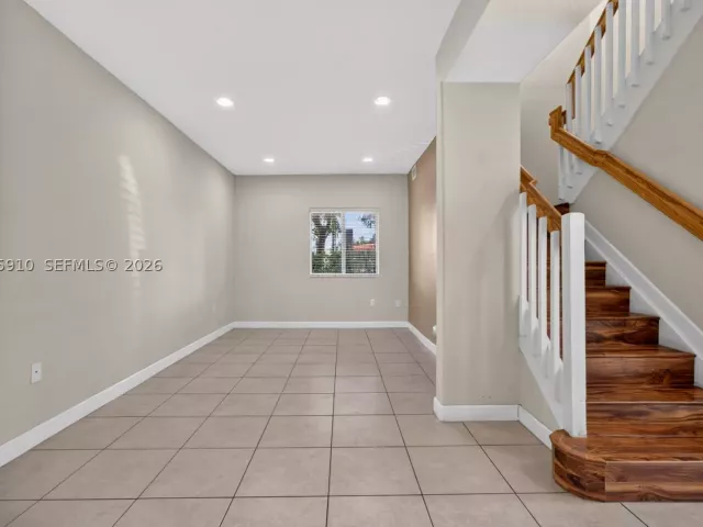 Продажа дома по адресу 6776 SW 22nd St - фото 9259711