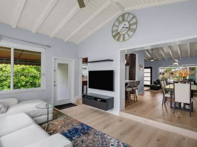 Продажа дома по адресу 810 Venetia Ave - фото 8996227