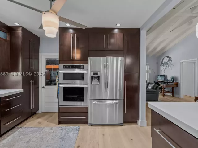 Продажа дома по адресу 810 Venetia Ave - фото 8996230