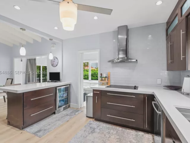 Продажа дома по адресу 810 Venetia Ave - фото 8996231