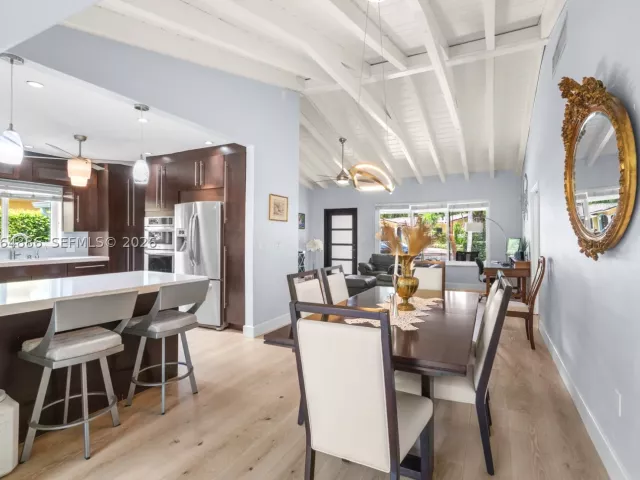 Продажа дома по адресу 810 Venetia Ave - фото 8996235