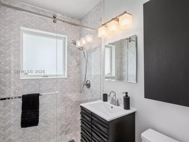 Продажа дома по адресу 810 Venetia Ave - фото 8996240