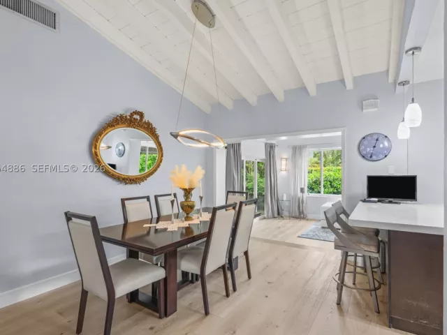 Продажа дома по адресу 810 Venetia Ave - фото 8996223