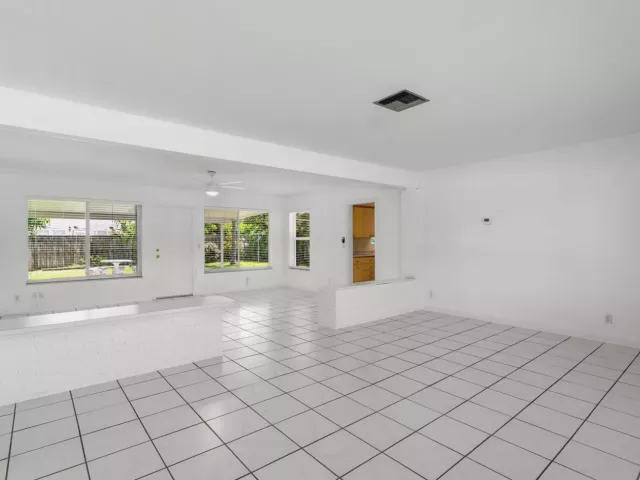 Продажа дома по адресу 360 PALMETTO Street - фото 9034498