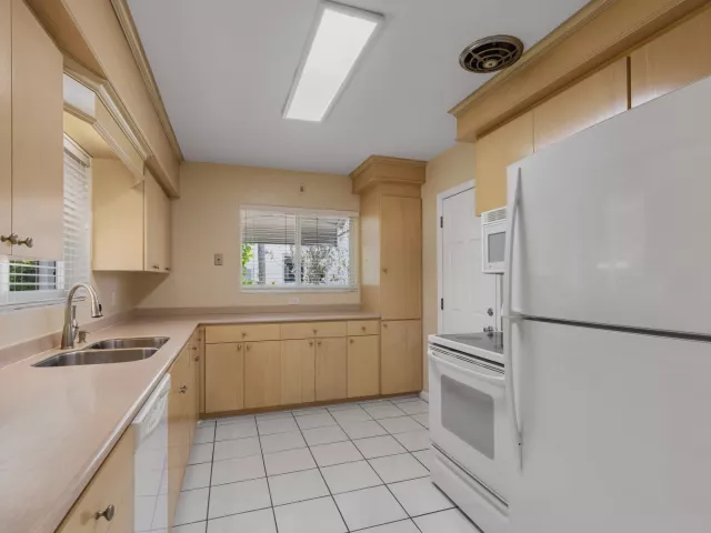 Продажа дома по адресу 360 PALMETTO Street - фото 9034502