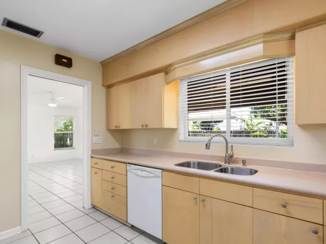 Продажа дома по адресу 360 PALMETTO Street - фото 9034505
