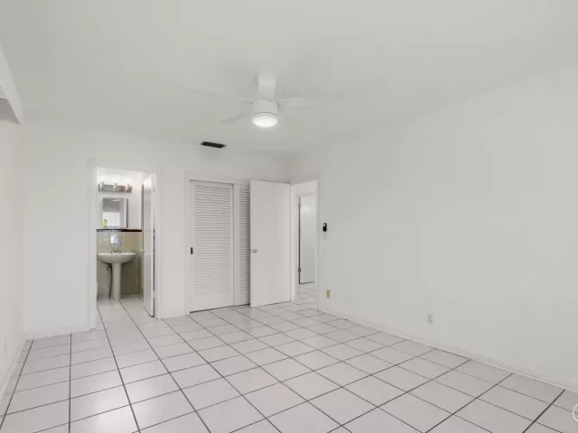 Продажа дома по адресу 360 PALMETTO Street - фото 9034508