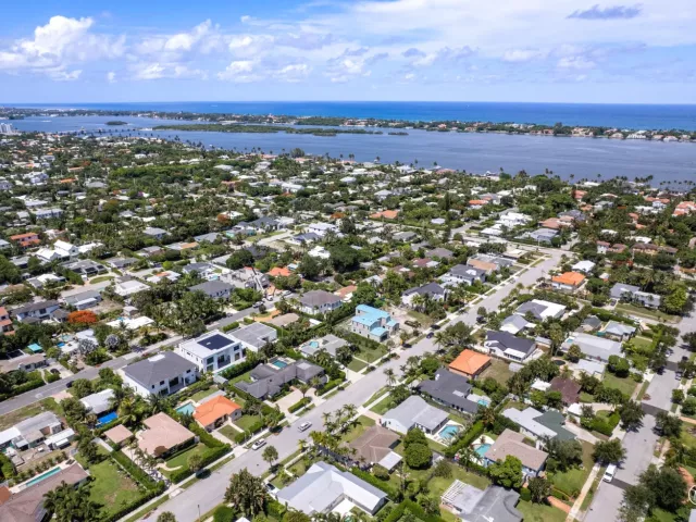 Продажа дома по адресу 360 PALMETTO Street - фото 9034524